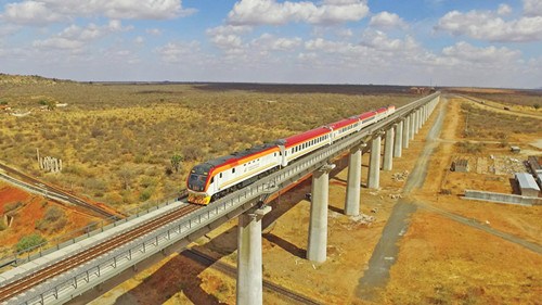 A train on the Mombasa-Nairobi Standard Gauge Railway, an example of China's construction know-how. (Photo provided for China Daily)