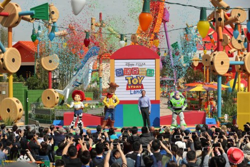 The opening ceremony of Shanghai Disneyland's seventh themed area, the Disney Pixar Toy Story Land, on Thursday. (Photo by Zhang hengwei/China News Service)