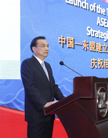 Chinese Premier Li Keqiang addresses a launching ceremony of the 15th anniversary of China-ASEAN Strategic Partnership at the ASEAN Secretariat in Jakarta, Indonesia, May 7, 2018. (Xinhua/Pang Xinglei)