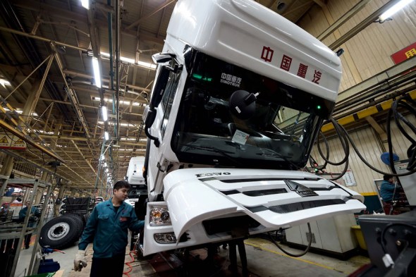 A staff member works at the Sinotruck production line in Jinan, Shandong province. The company is one of the country's first heavy vehicle manufacturers to tap the overseas markets. (Photo by Guo Xulei/Xinhua)