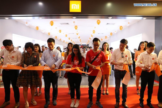 Guests cut ribbon for Mi Store in Hanoi, Vietnam, May 12, 2018. The first Mi Store of Chinese technology giant Xiaomi officially opened here on Saturday. (Xinhua/Wang Di)