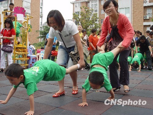 If the percentage of China's population from 0 to 14 years of age falls below 18%, or the birth rate falls below 1.8, the society will enter a baby bust stage.