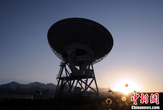 A 25m radio astronomical telescope is in operation in Xinjiang, October 14. It contributed significantly to China's Circumlunar Exploration Program and is also among major stations of the international VLBI network.