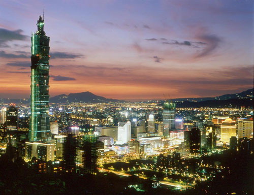 Taipei 101 towering surrounding buildings