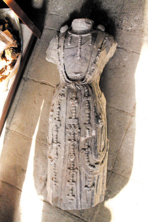 The damaged Buddha