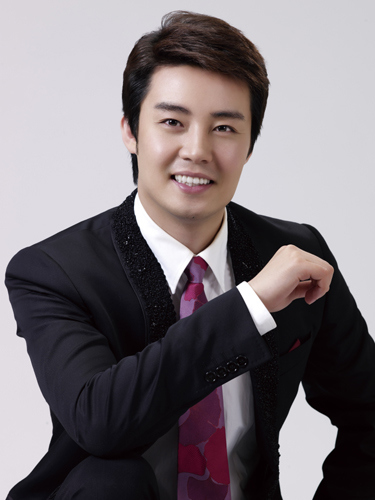Chinese tenor Zhang Yingxi 