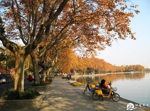 The autumn views in the West Lake