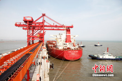 Dock of the Dongjiakou harbor area of Qingdao port.[Photo: CNS/Zhao Yuebo]