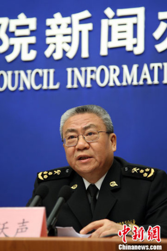 Zheng Yuesheng, spokesman for the General Administration of Customs, speaks at a news conference introducing China's foreign trade condition of the first quarter of 2013 in Beijing, capital of China, April 10, 2013. 
