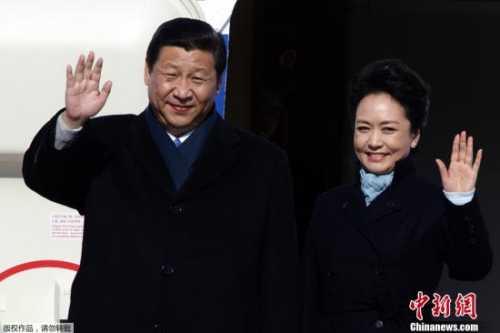 File Photo: Chinese President Xi Jinping (L) and his wife Peng Liyuan (R) wave upon their arrival in Moscow, capital of Russia, March 22, 2013. Chinese President Xi Jinping arrived in Moscow for a state visit to Russia.
