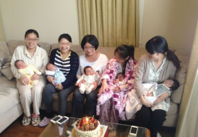 Mothers and their babies in the birthing center run by Mrs. Zhou. [Photo: <i>Sing Tao Daily (Canada)</i>]