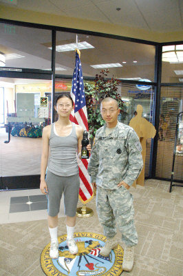 An applicant for MAVNI program Wei Wei and the military officer Wang Qiang [Photo: <i>World Journal (US)</i> /Gao Ziyuan]