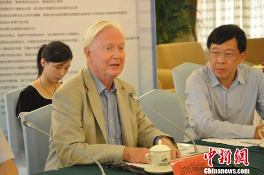 James Morris, winner of the 1996 Nobel Prize in Economics, speaks at a conference in Hengqin New Area, a Special Economic Zone in south China's Guangdong province. (CNS Photo)  