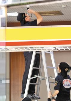 Police found a bullet hole in the ceiling, but no shells.[Photo: United Daily News]
