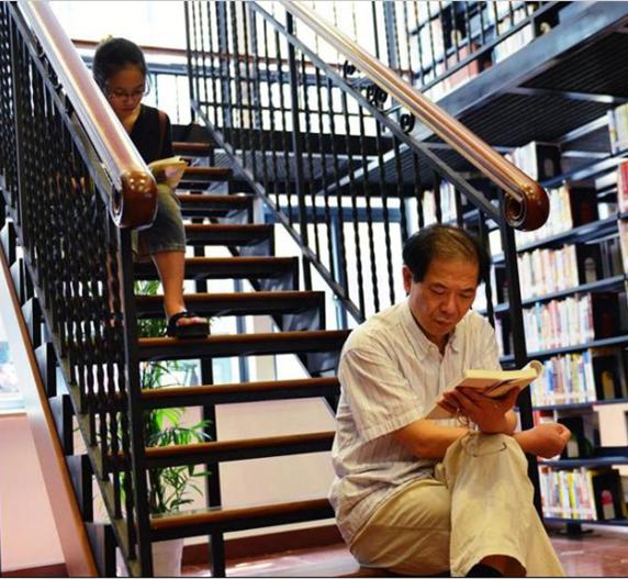 Citizens read in the Hangzhou Public Library.[Photo:China.org.cn]