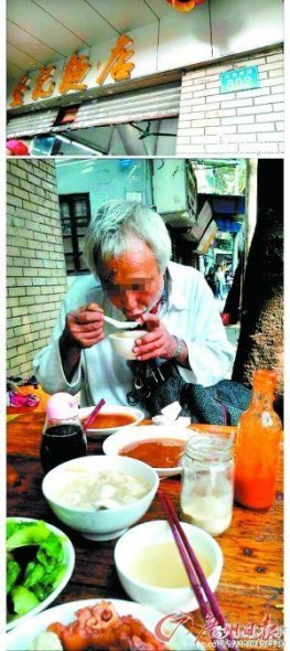 Photo of the senior eating a stranger's leftovers.