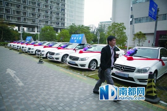 A company in Shenzhen has displayed ten luxury cars that will be given to its employees as year-end bonuses