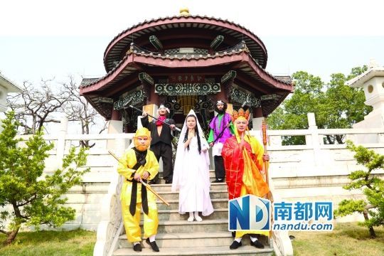 Huizhou traffic police play characters from the Chinese classic novel Journey to the West in a funny educational microfilm to promote traffic safety.[Photo: nandu.com]