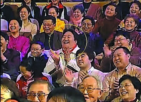 Screenshot of a man who have appeared on camera at the Spring Festival Gala for 10 consecutive years.