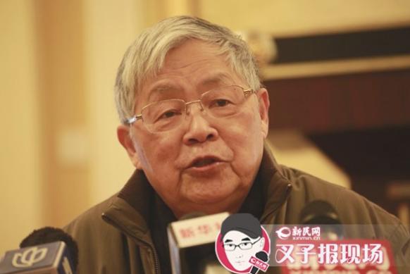 Wang Zhengmin claims the homemade cochlear implant developed by him is not plagiarism at a press conference on Jan 3. (Photo source: xinmin.cn)