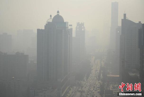 Wuhan, capital of central China's Hubei province, has suffered 18 heavily polluted days so far in January. (Photo source: China News Service)