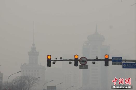 The photo taken on Sunday shows the terrible air condition in Beijing. (Photo source: CNS)