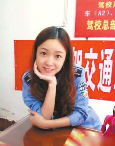 Photo shows an attractive chengguan officer, in southwest Chinas Chengguan. Chengguan tries to spruce its image. [Photo: West China City Daily]