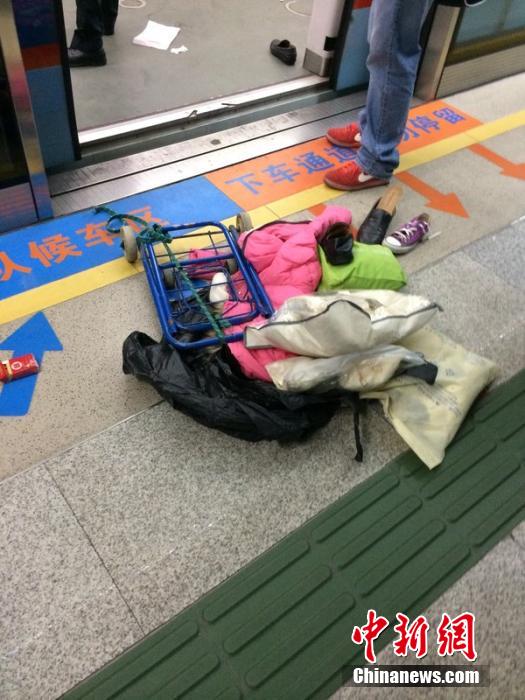 The photos show shoes, earphones and bags were left behind on the platform.