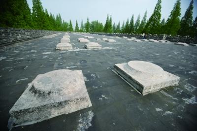 Plinth fragments at the ruins of the 600-year-old Ming Palace. (Photo source: Yangtse Evening Post)