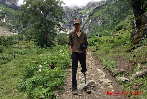 A full-figure photo of Zhang Youzhi. (Photo source: people.com.cn)