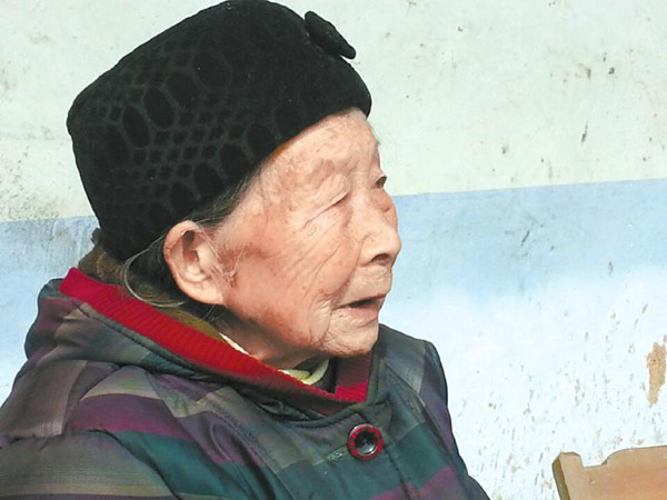 Zhang Fuxiu, an 86-year-old woman in Sichuan province has been waiting for her husband to come back home for 66 years after he was taken away by a gang of people in 1948. (Photo source: West China Metropolis Daily)