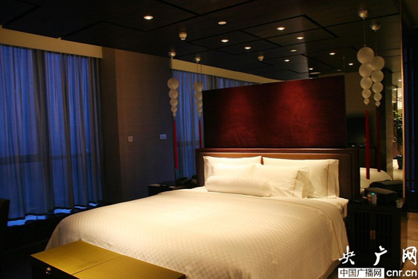 File photo of bedroom of the Presidential Suite arranged for Michelle Obama and her family in the Westin Hotel. (Photo: cnr.cn )