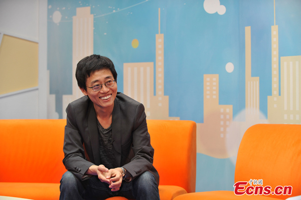 Chinese-American stand-up comedian Joe Wong speaks in an exclusive interview with China News Service on Tuesday, March 25, 2014. (Photo/Zhang Longyun)