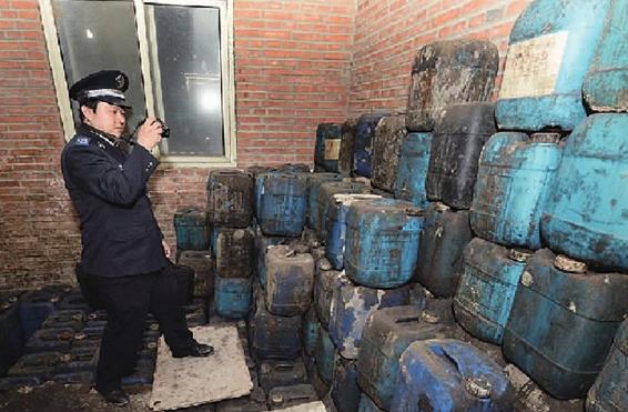 Nearly one hundred buckets of concentrated sulfuric acid were seized at the plant by police officers on April 12. (Photo source: Legal Evening News)
