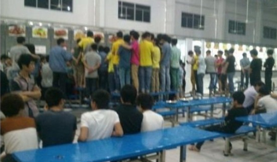 At midnight on April 14, the Galanz plant in Zhongshan, Guangdong province, was rampaged by workers discontent with their wages. [Photo /Securities Times]