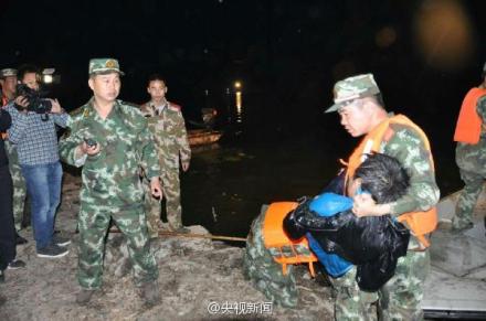 Six of the seven primary school students drown after their boat sank in Qilu Lake of Yunnan province.(Photo source: Sina Weibo) 