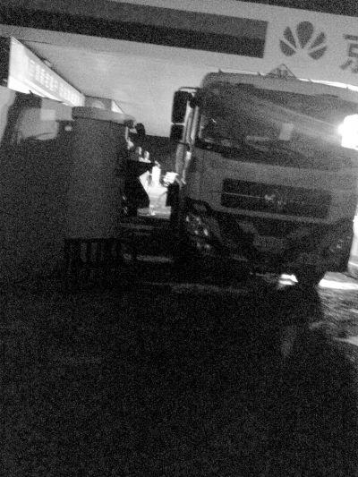 An oil tank downloads diesel at Jingxin gas station. 