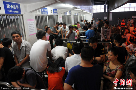 Beijing hospitals overwhelmed by outsider patients 