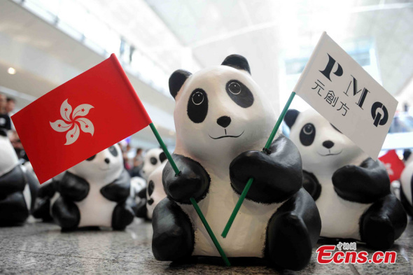Paper pandas are seen at Hong Kong International Airport in Hong Kong, south China, June 9, 2014. [Photo: China News Service / Tan Daming] 