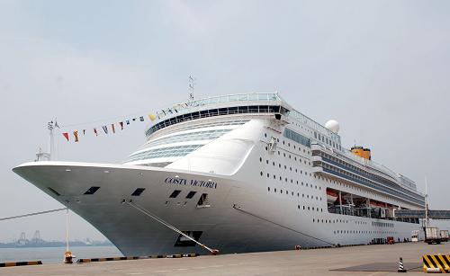 A Costa Victoria capable of carrying 1,600 passengers anchors at a harbor in Tianjin. (Photo: The Science and Technology Daily)