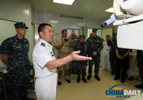 Nine foreign medical staff visit the Peace Ark in Hawaii. [Photo: China Daily / Huang Yuping]