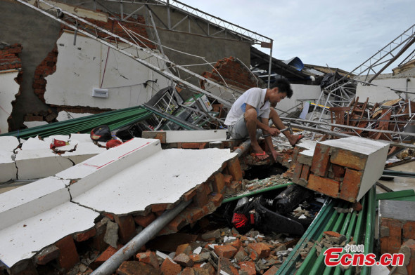 Photo taken on July 19, 2014 shows aftermath of super typhoon Rammasun at Wengtian town of Wenchang city in south China's Hainan province. Rammasun, the strongest typhoon to hit south China in four decades, brought gales and downpours. The death toll from super typhoon Rammasun has increased to 17 as of Sunday. [Photo: China News Service / Luo Yunfei]