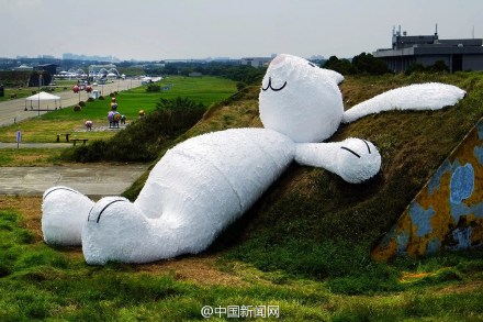 The rabbit reclines at an old aircraft hangar of the former Taoyuan Naval Base. 