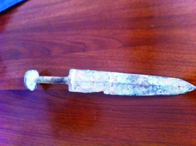 The bronze sword. [Photo: the Yangtze Evening News]
