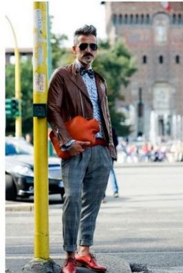 Stylish people have been carrying hot water bags under their arms ever since. (Photo: First Finance Daily)