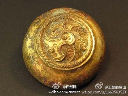 Item excavated from the tomb. [Photo: cnwest.com]