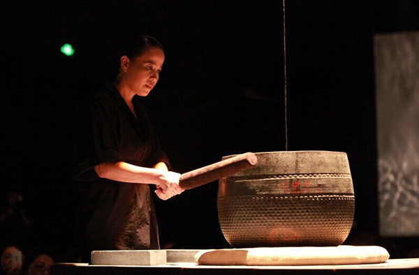 Dadawa during the exhibition Sense of Hearing on Monday, September 15, 2014. [Photo provided by Today Art Museum]