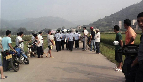 Police arrive at the scene. Four children were killed in a knife attack on the morning of Sept. 26 in Lingshan, Guangxi. (Photo: Xinhua)