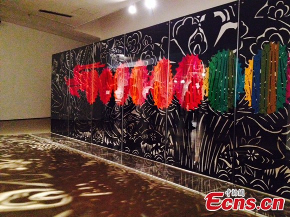 Chinese artist Qiao Xiaoguang's work Fish and Dragon Change uses paper, light and shadow to describe a time of change. (Photo: ECNS)