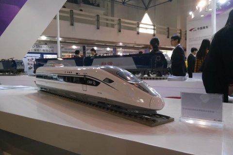 High-speed train models at Beijing expo. [PHoto: the Beijing News]